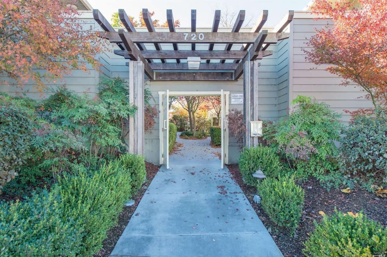 720 Petaluma Blvd S #12