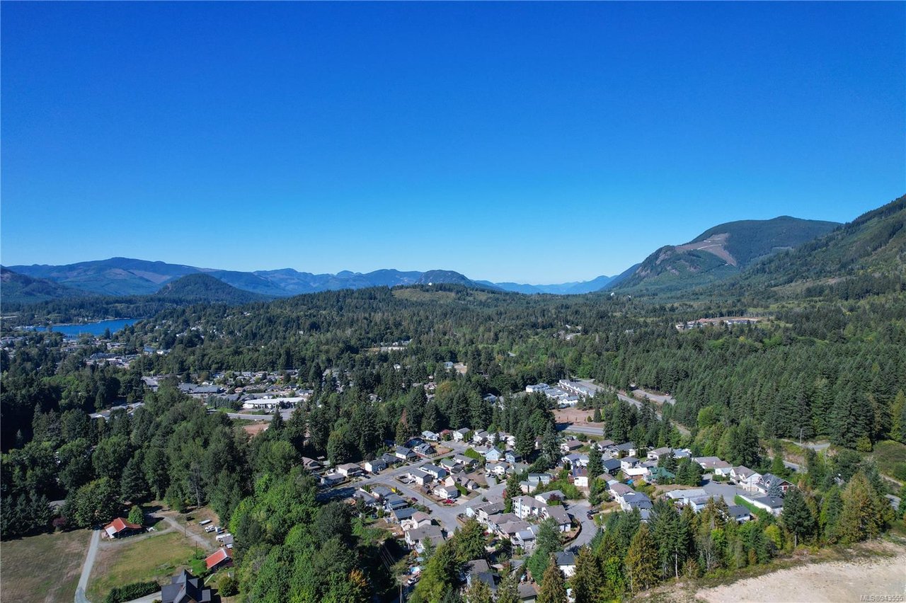 305 Lake Park Rd, Lake Cowichan