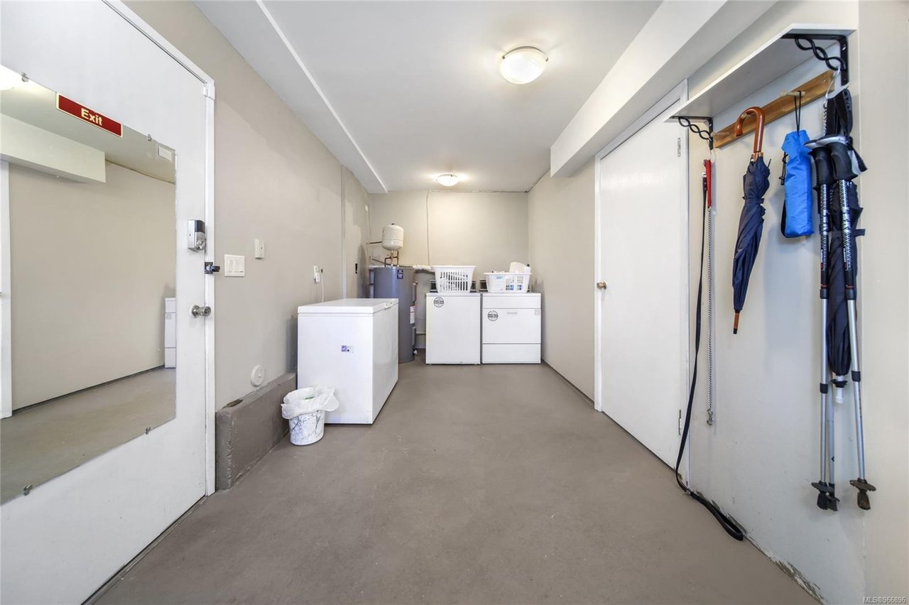 403 Dressler Rd
