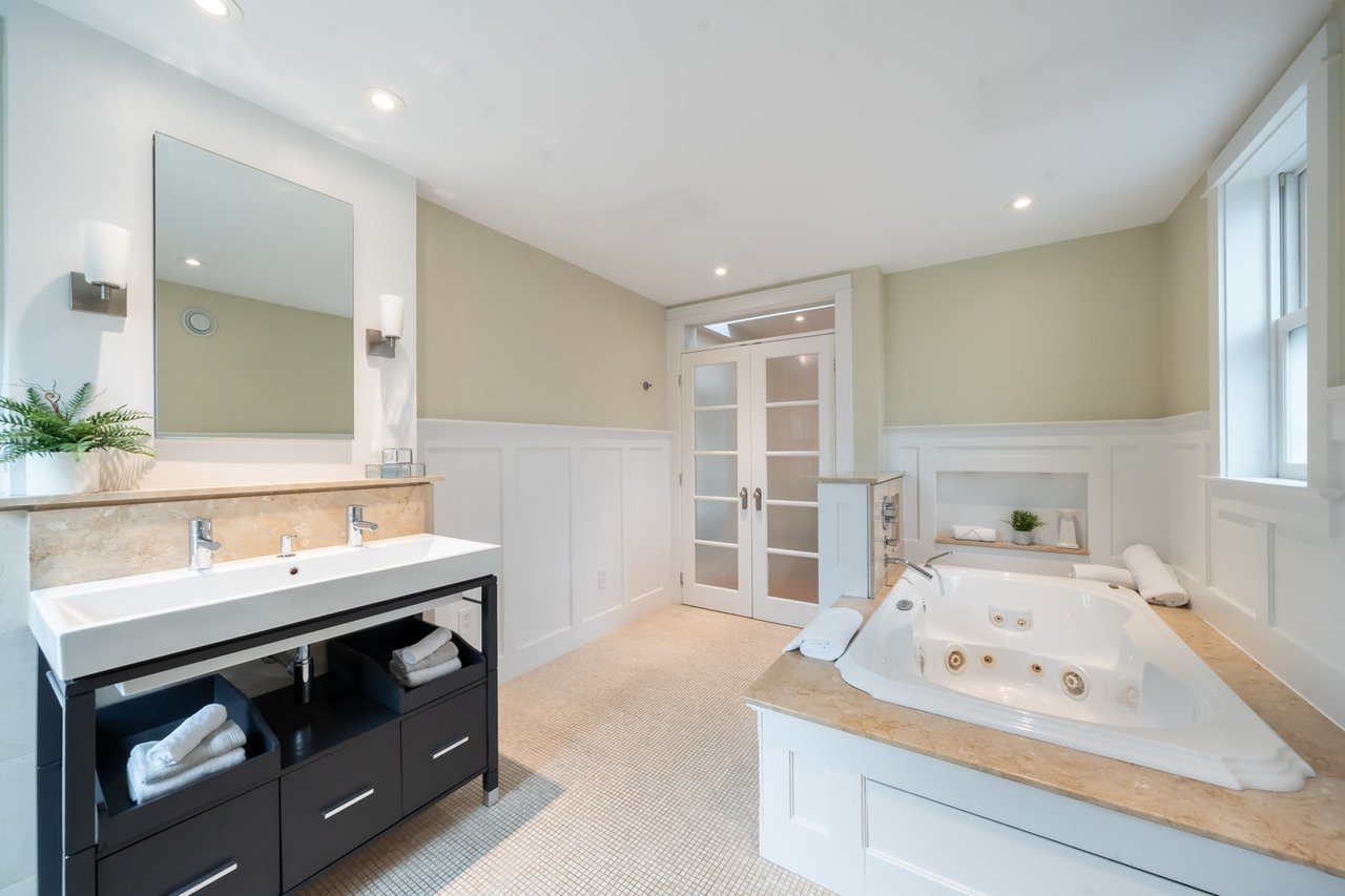 223 Indian Rd Cres