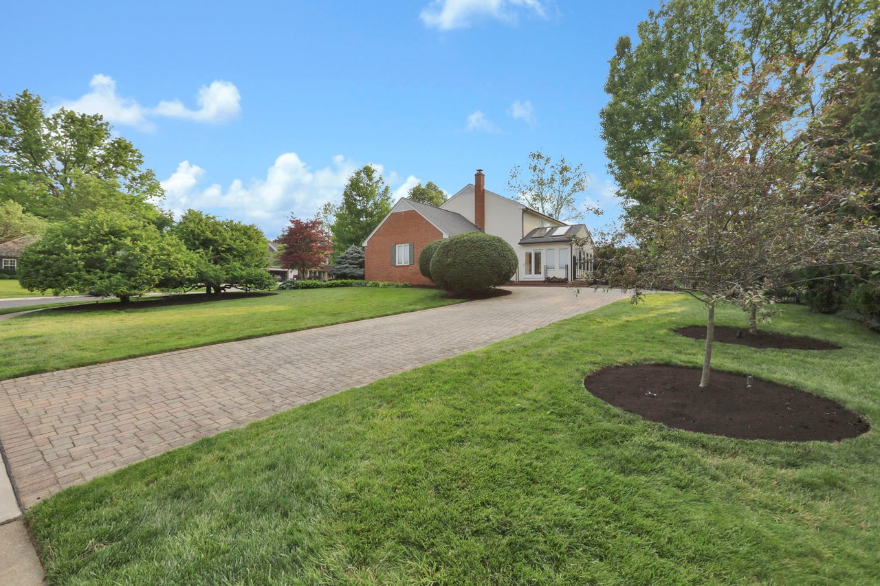 2560 CHARTWELL RD, UPPER ARLINGTON, OH 43220