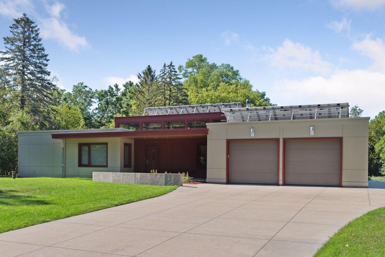 13733 Spring Lake RD