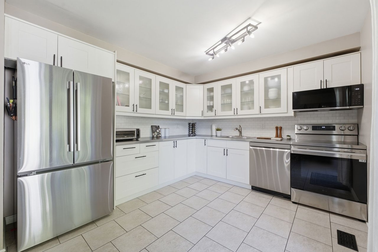 2 Wedgewood Ave