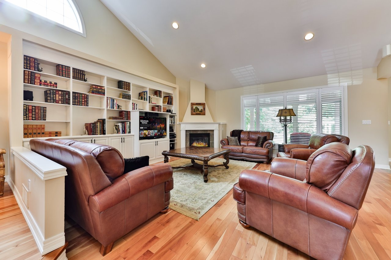 3105 Lakeshore Road, Burlington