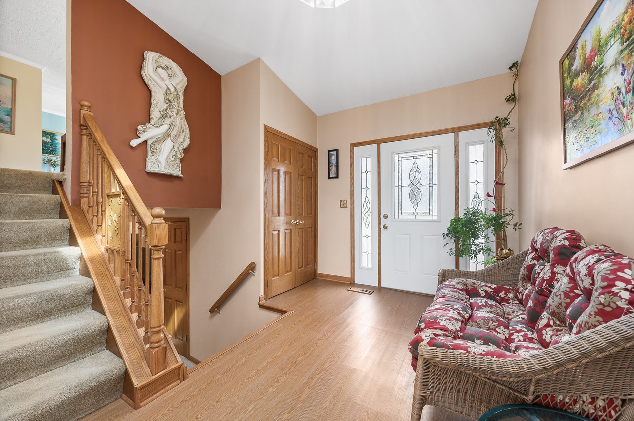 8000 Oakview Lane, Woodridge