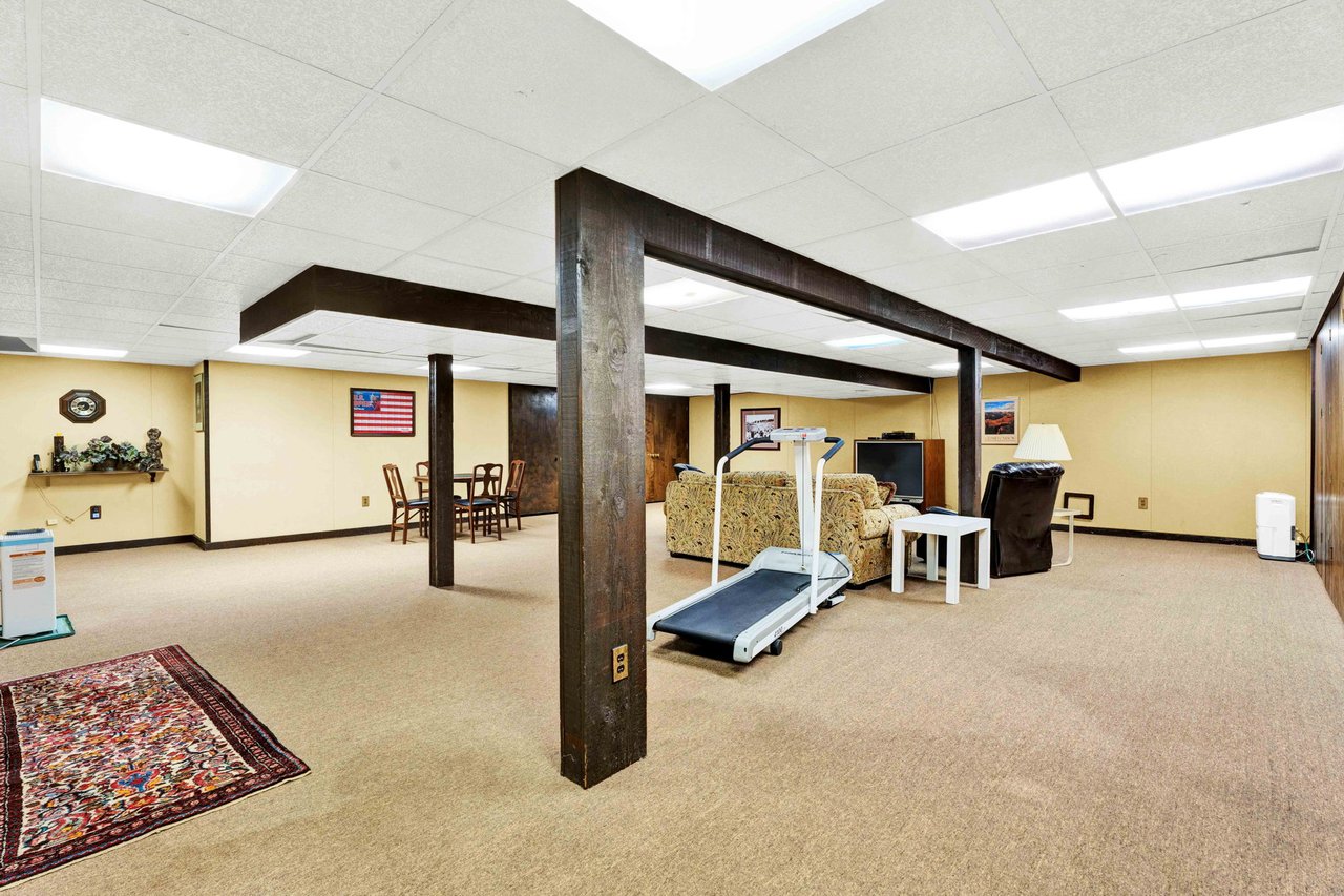 1100 Bretton Lane, Bloomfield Hills