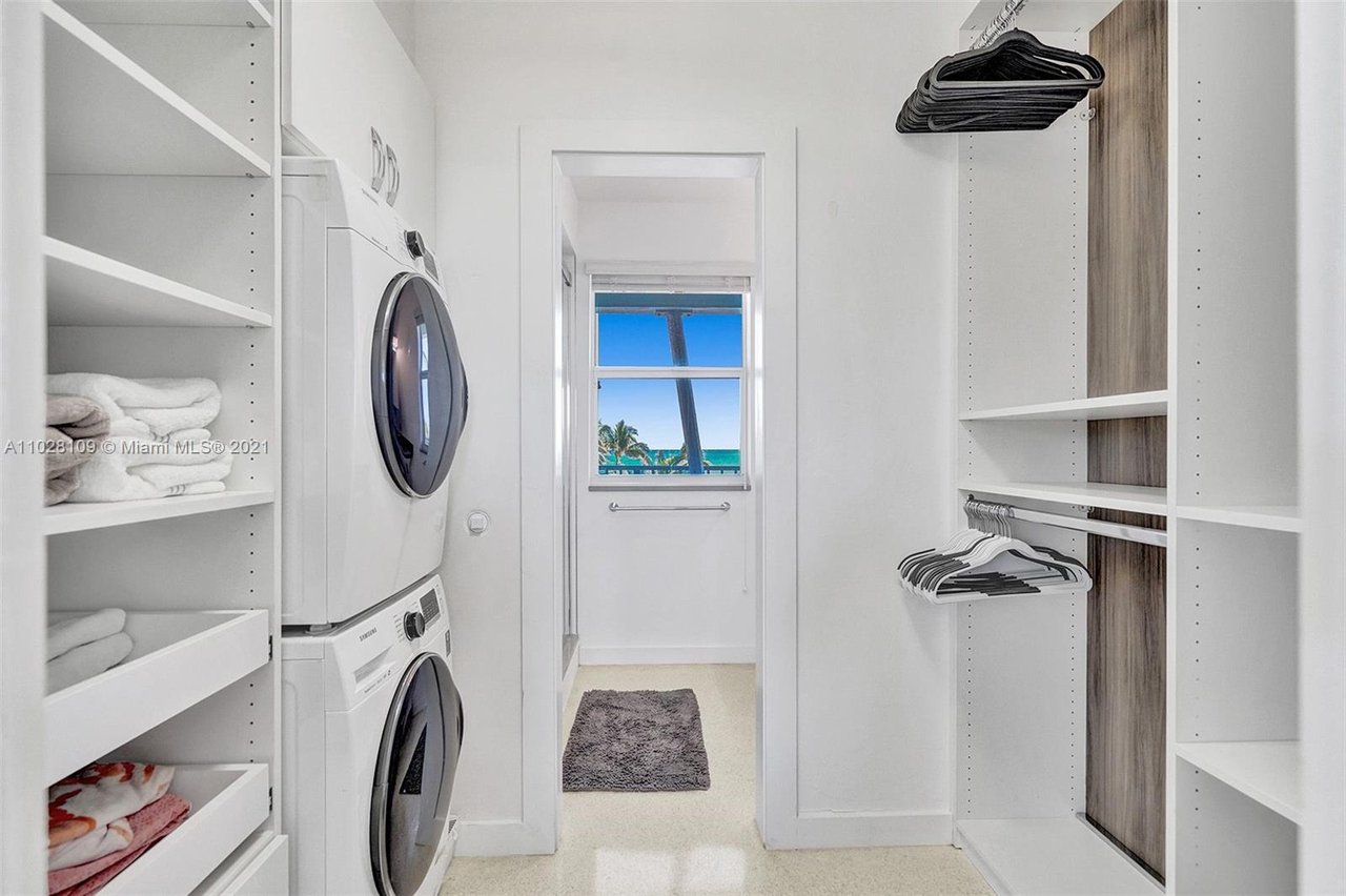 1221 Hillsboro Mile APT 17C