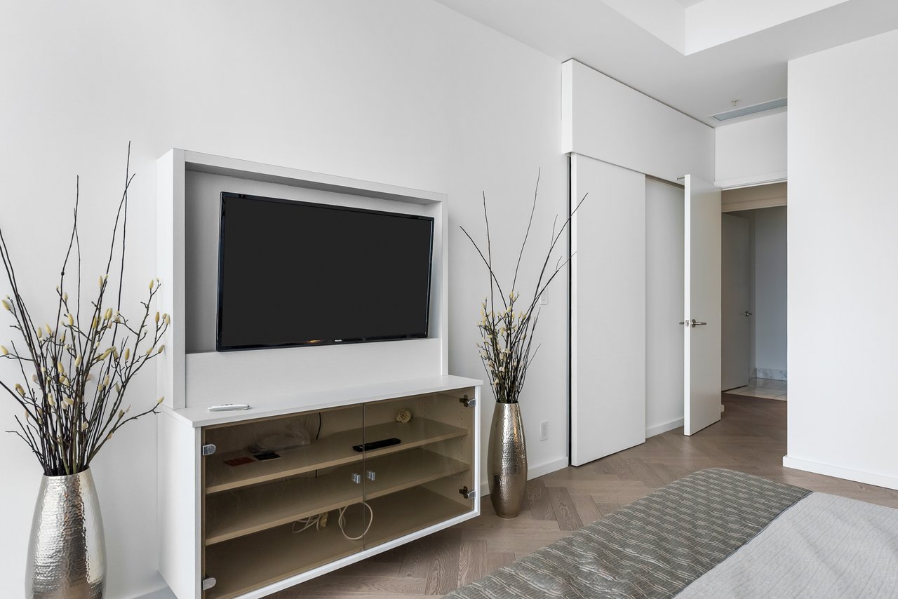 Suite 5804- 180 University Avenue