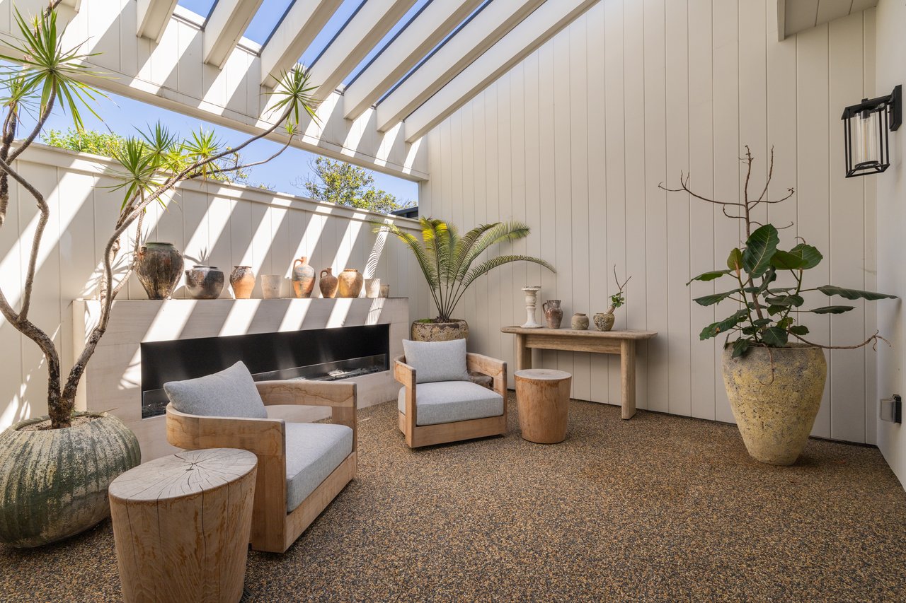 455 N Bundy Dr, Brentwood