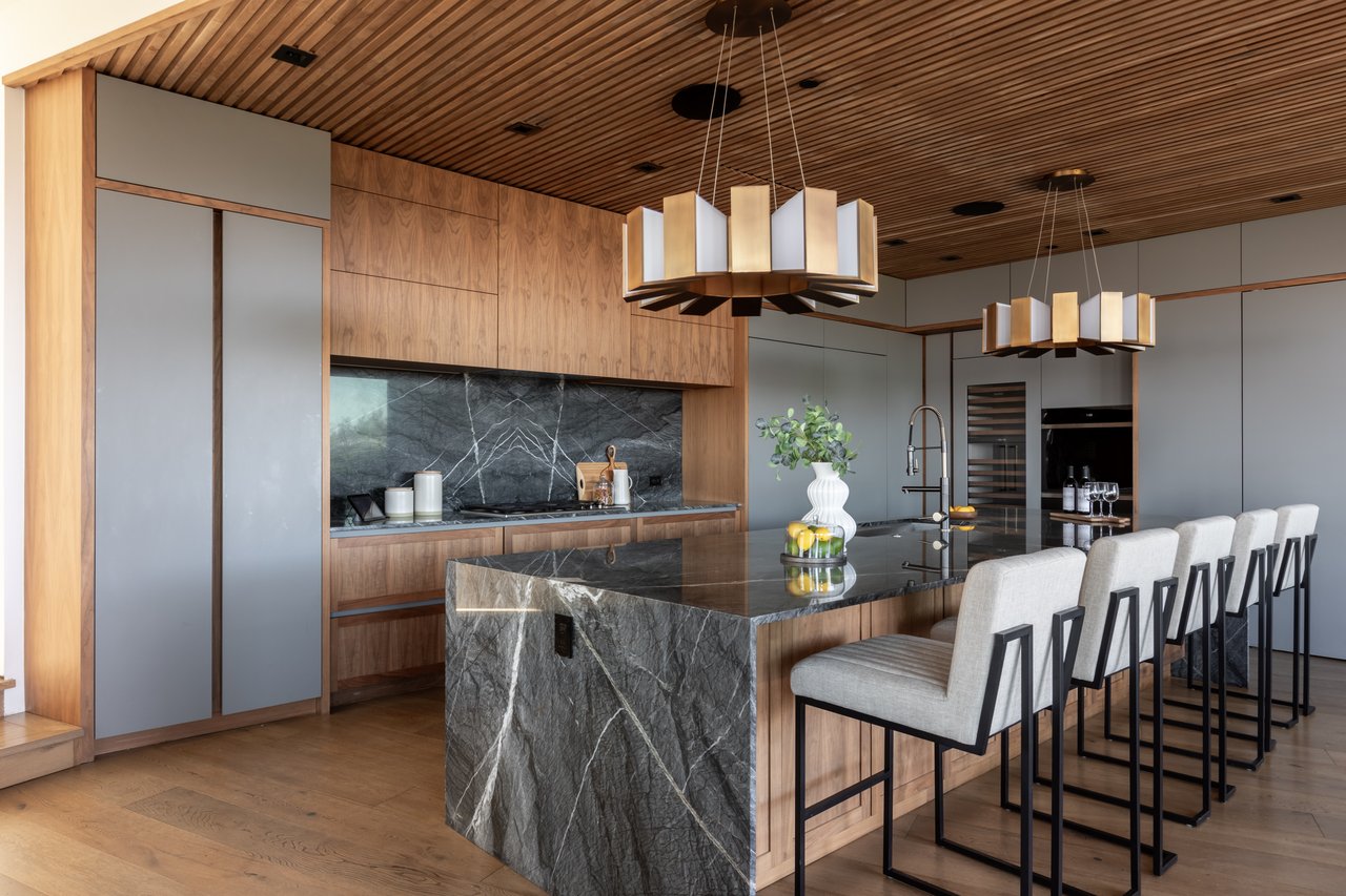 13331 Mulholland Dr, Beverly Hills