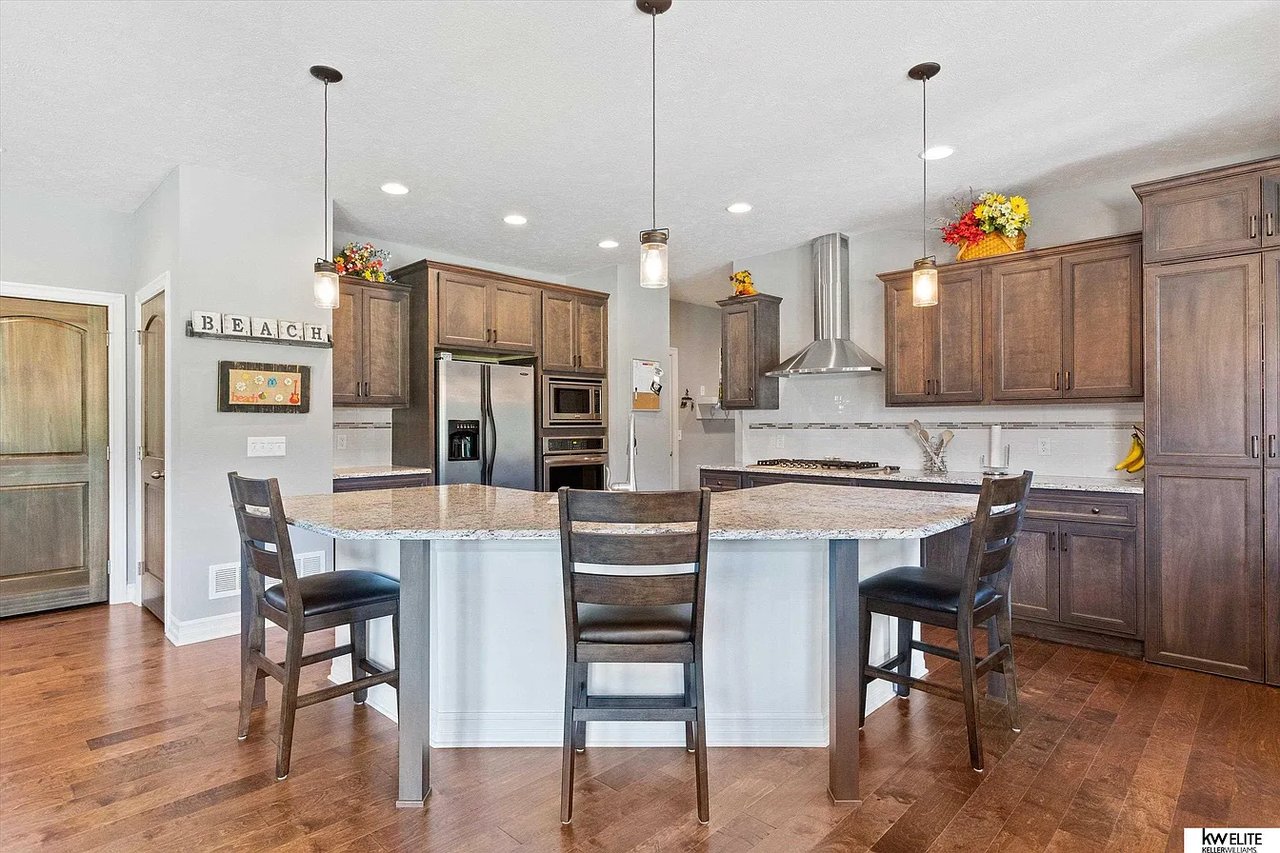 5267 Waterford Ave Cir