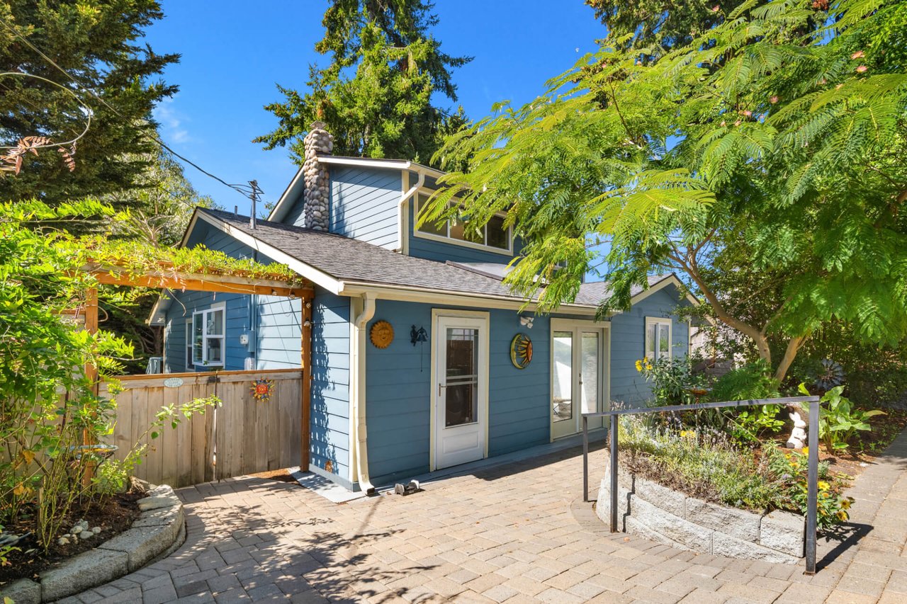 8636 Fauntleroy Place SW