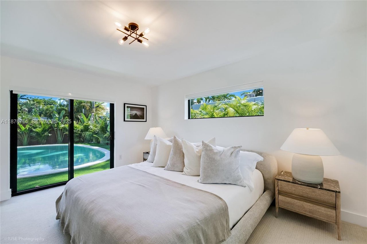Miami-home-luxury-sold-bedroom