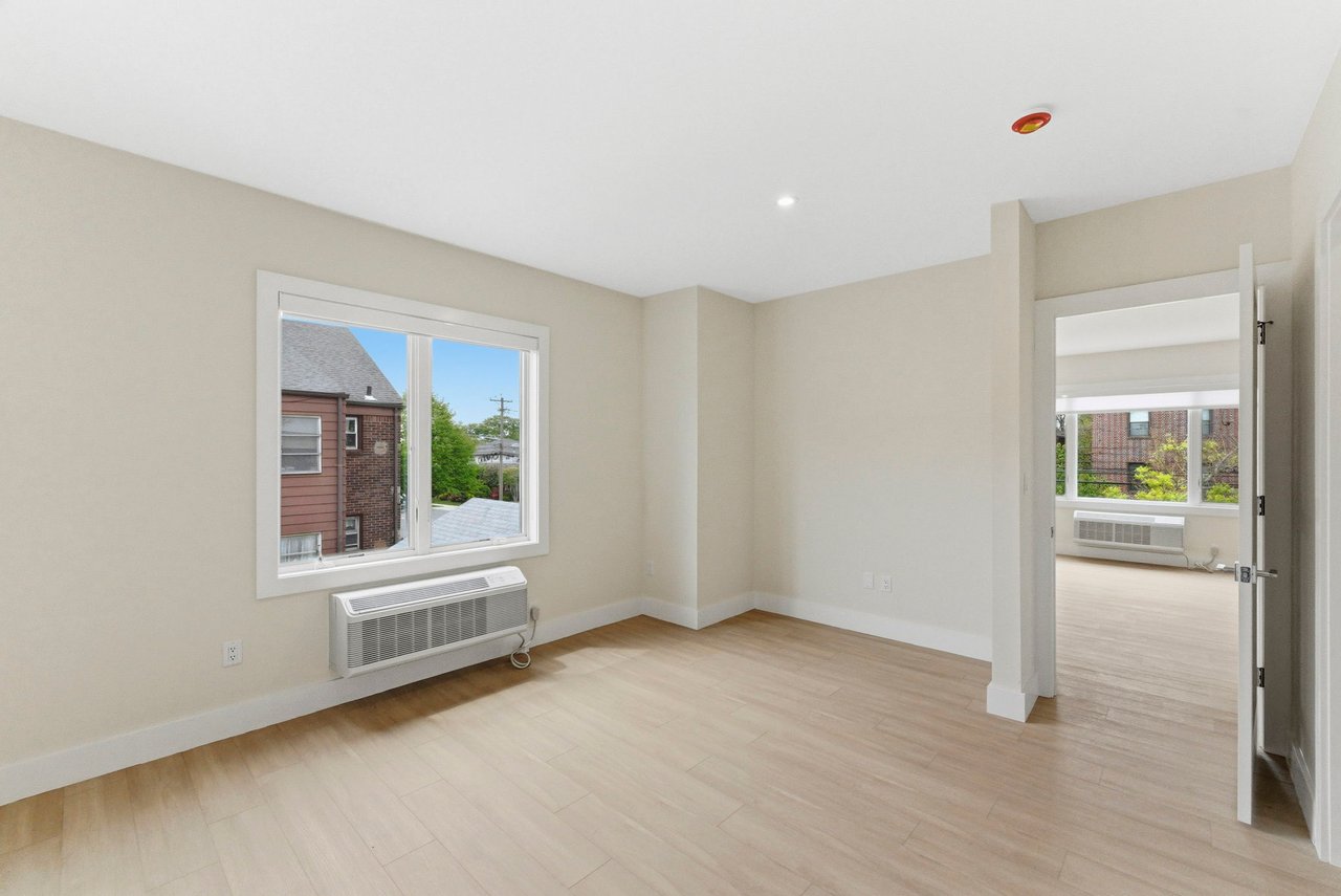 850 Broad Ave