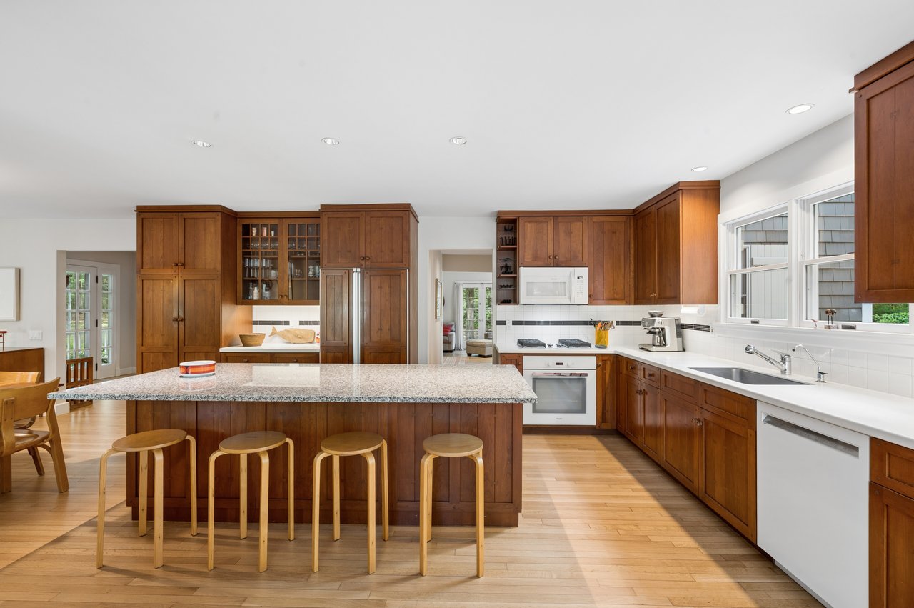 10 Oak Drive