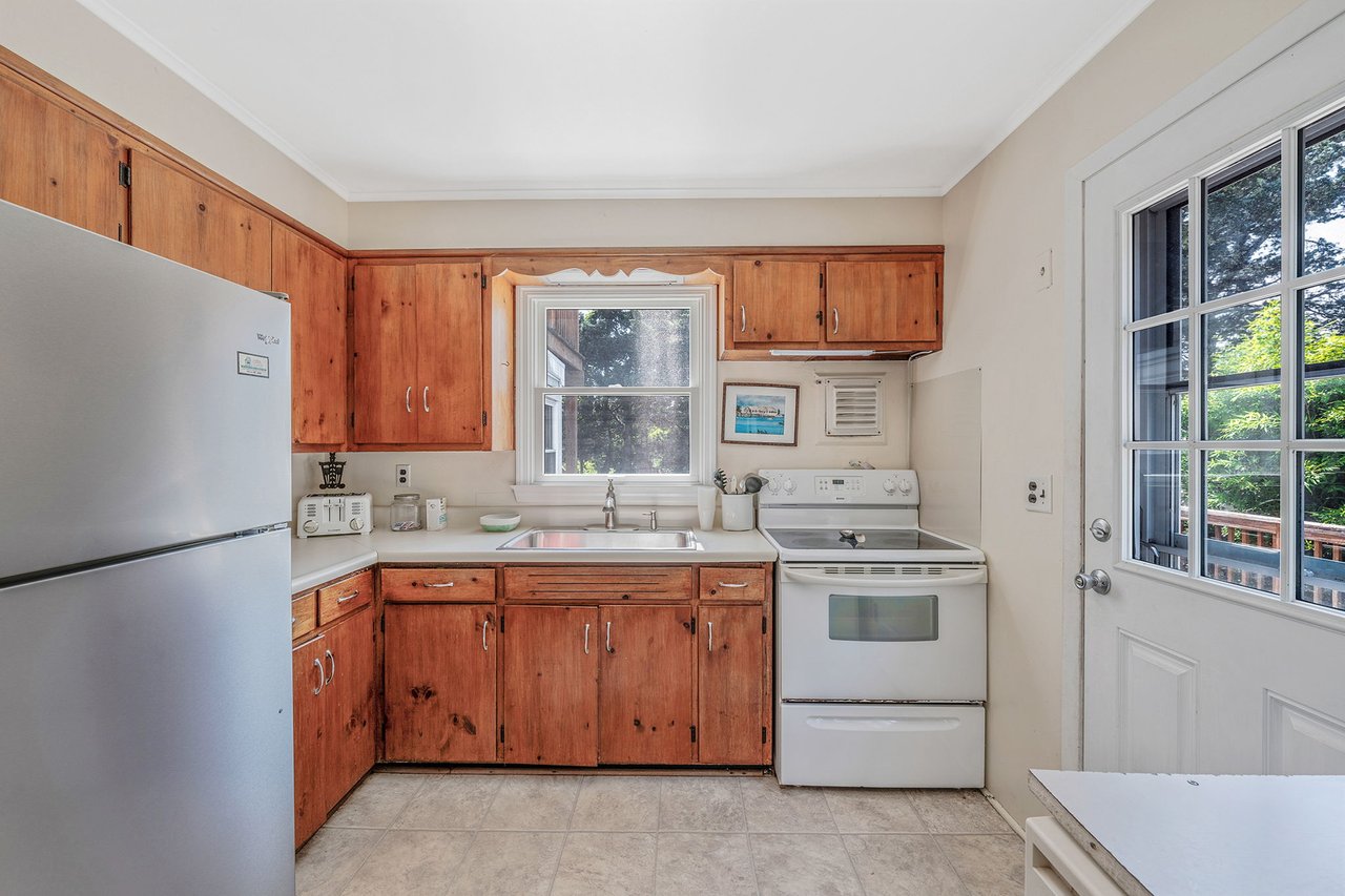 38 W Lighthouse Walk