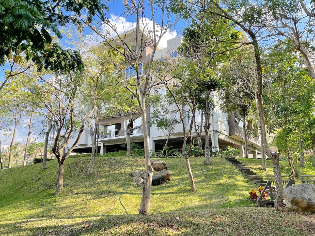 Contemporary High Ceiling Condo, Escazu, San Jose