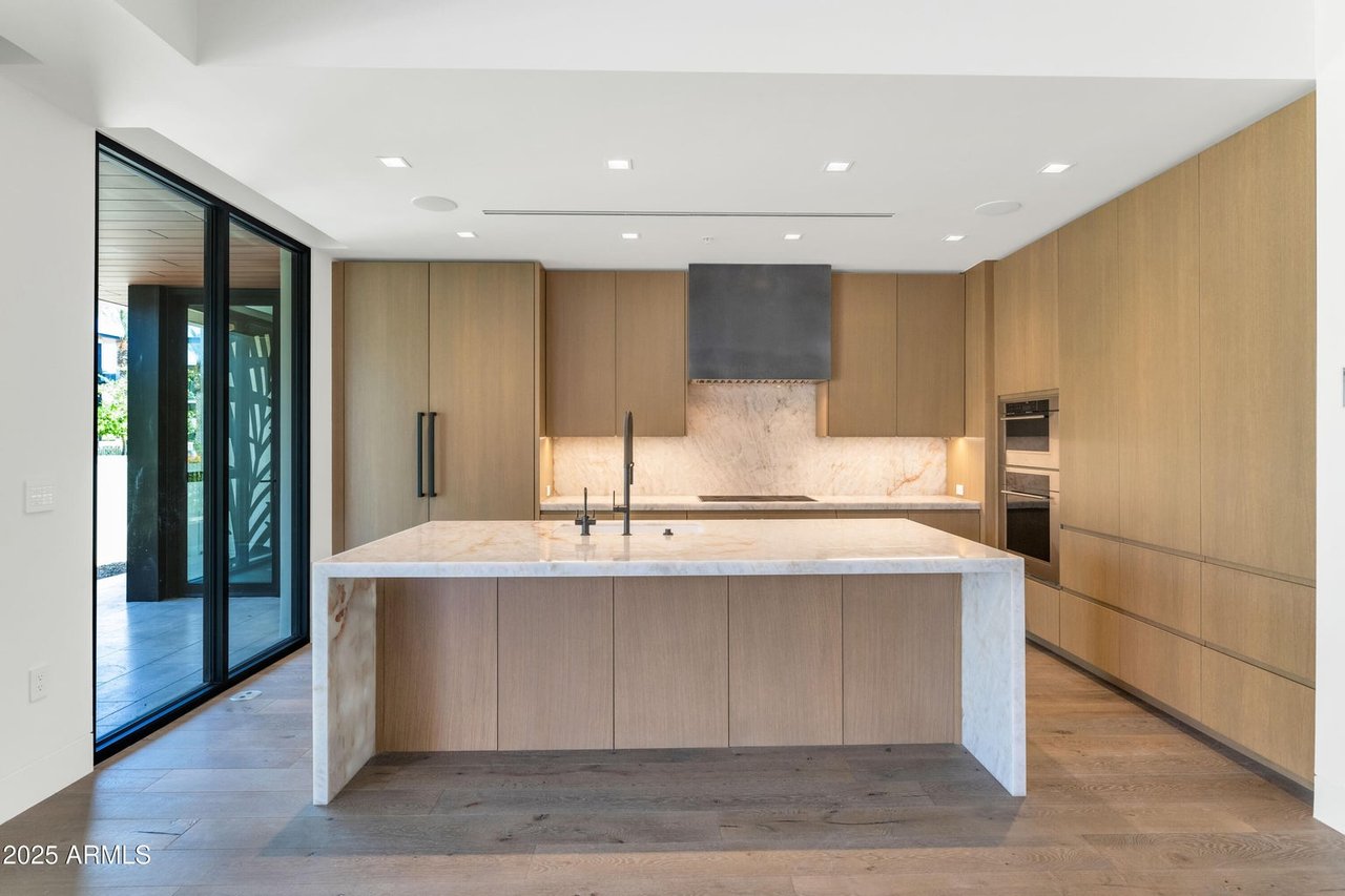6587 N PALMERAIE Boulevard, 1051