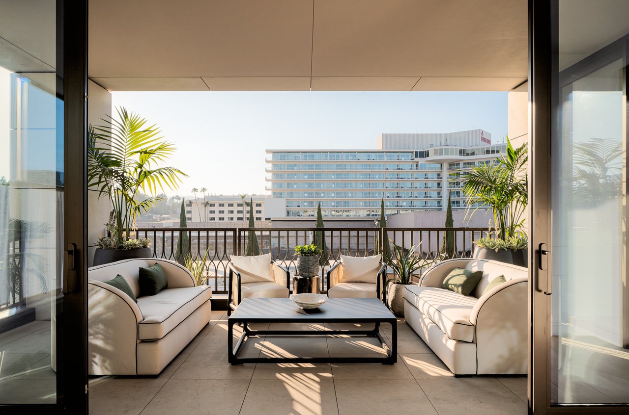 9900 S Santa Monica Blvd Unit: PHE