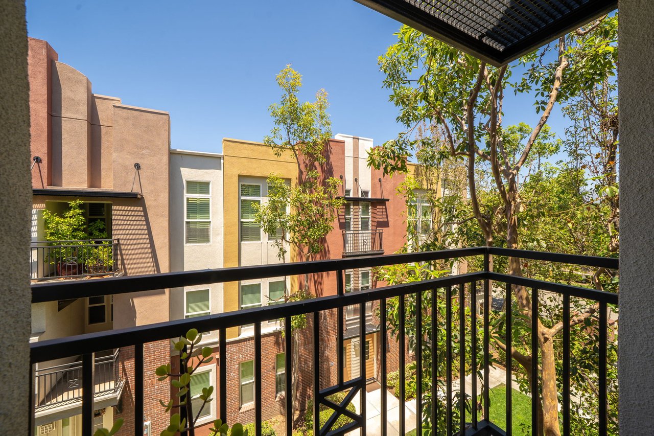 704 W 1st Street