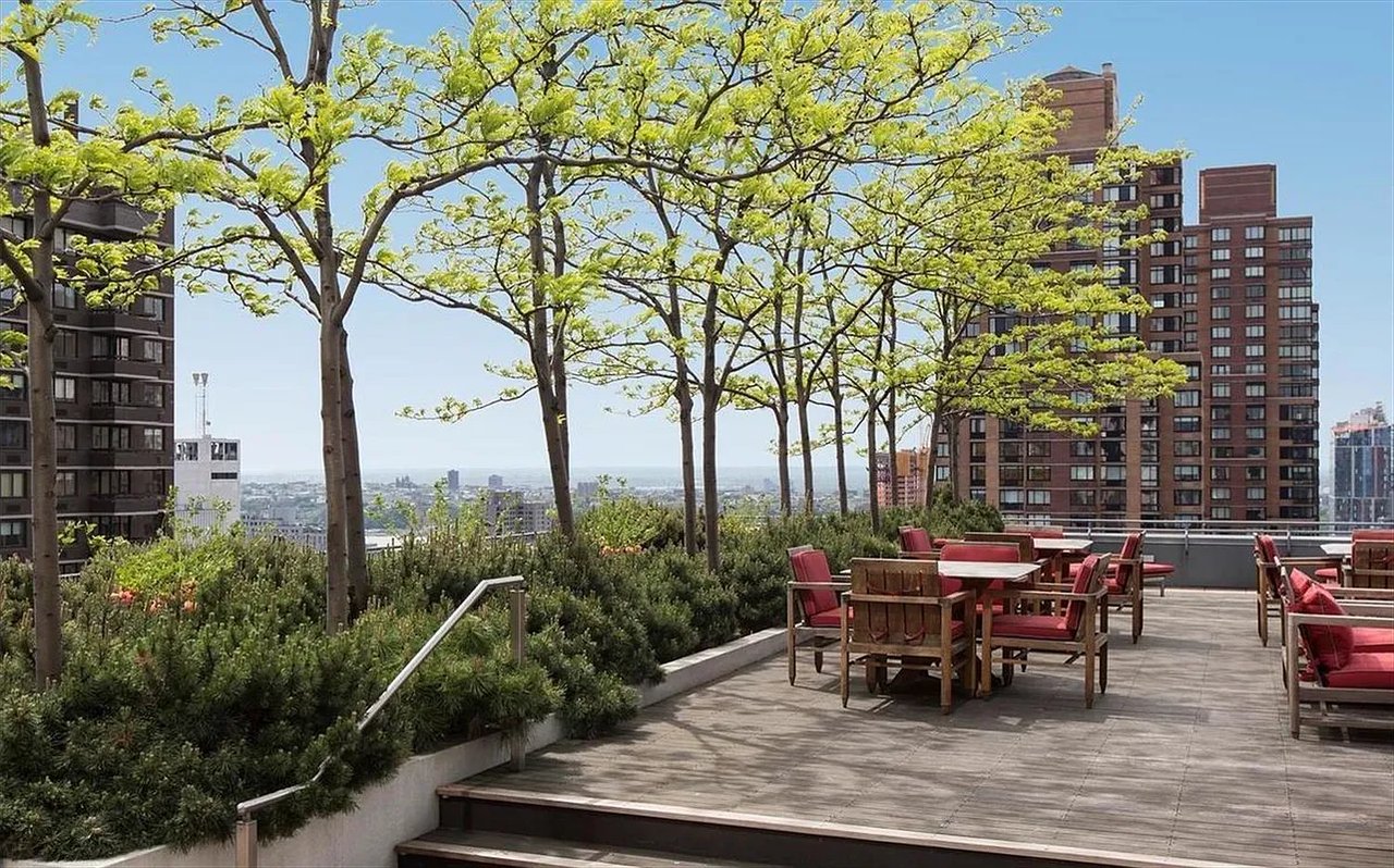 25 Columbus Cir #66F