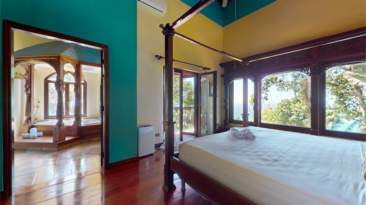 Colonial Oceanfront Estate, Dominical, Puntarenas