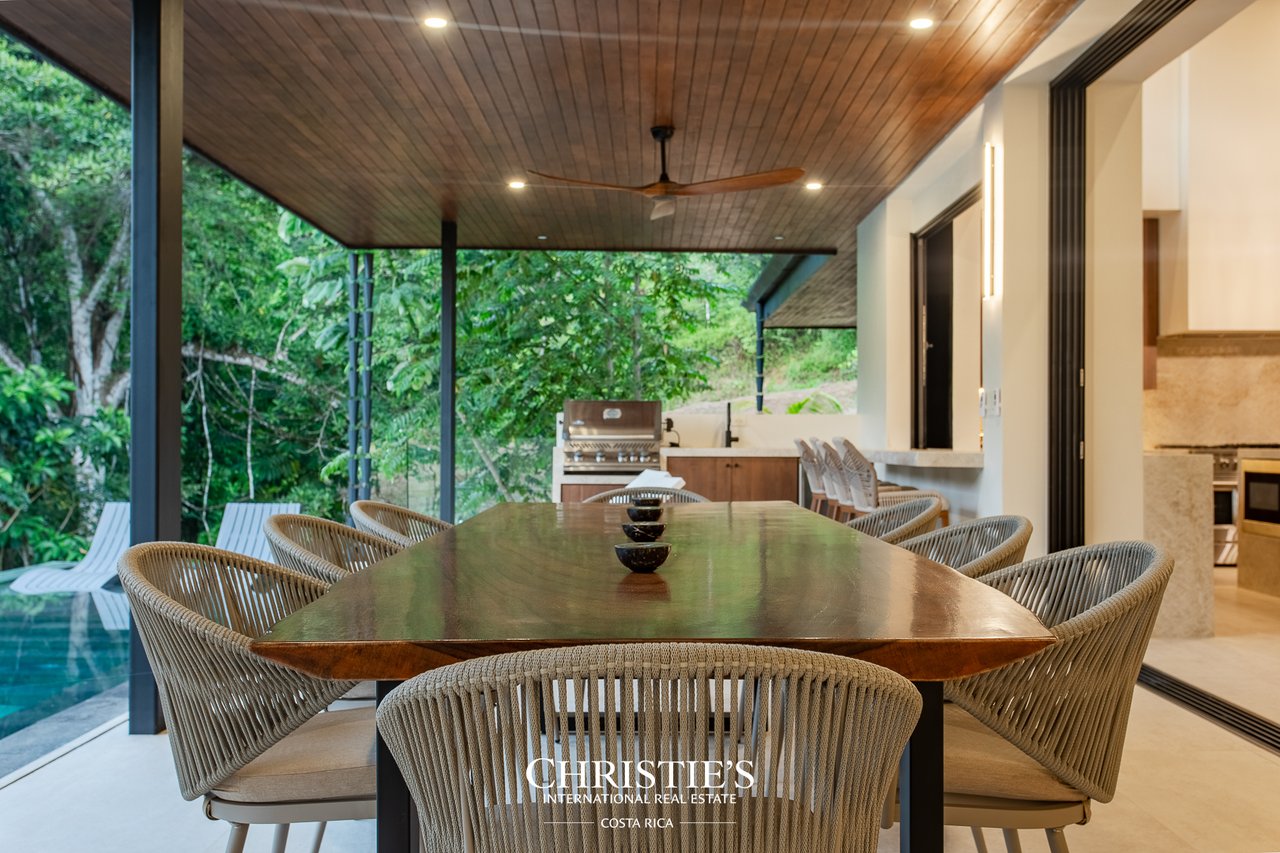 New Modern Tropical Villa 
