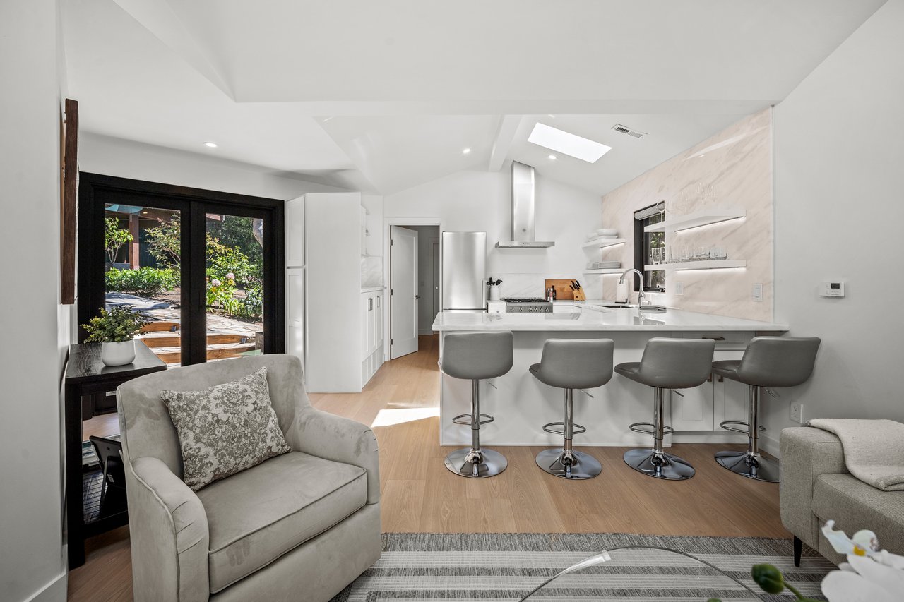 The Gosling - Downtown Carmel Getaway