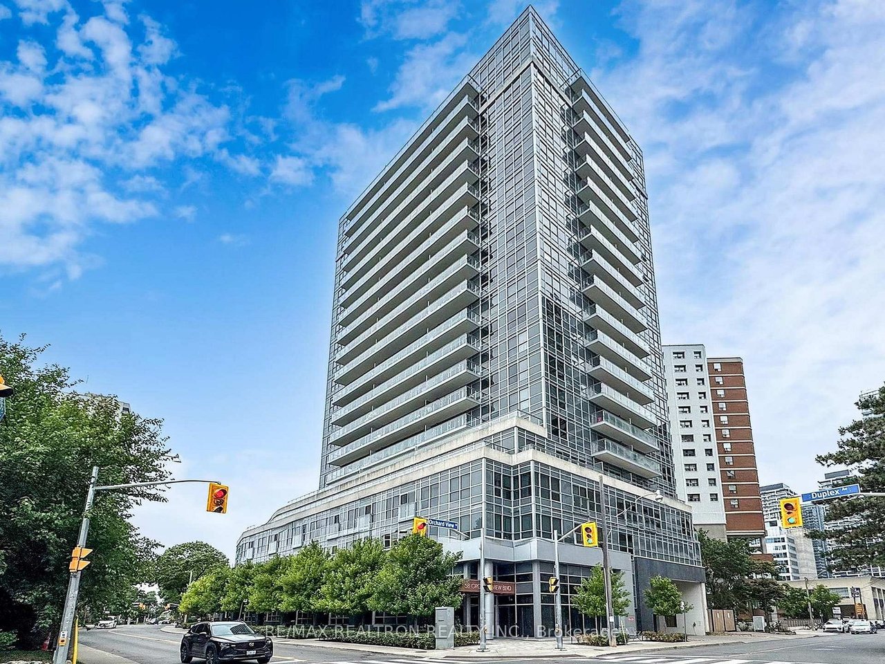 PENTHOUSE ON ENGLINGTON CROSSTOWN LRT