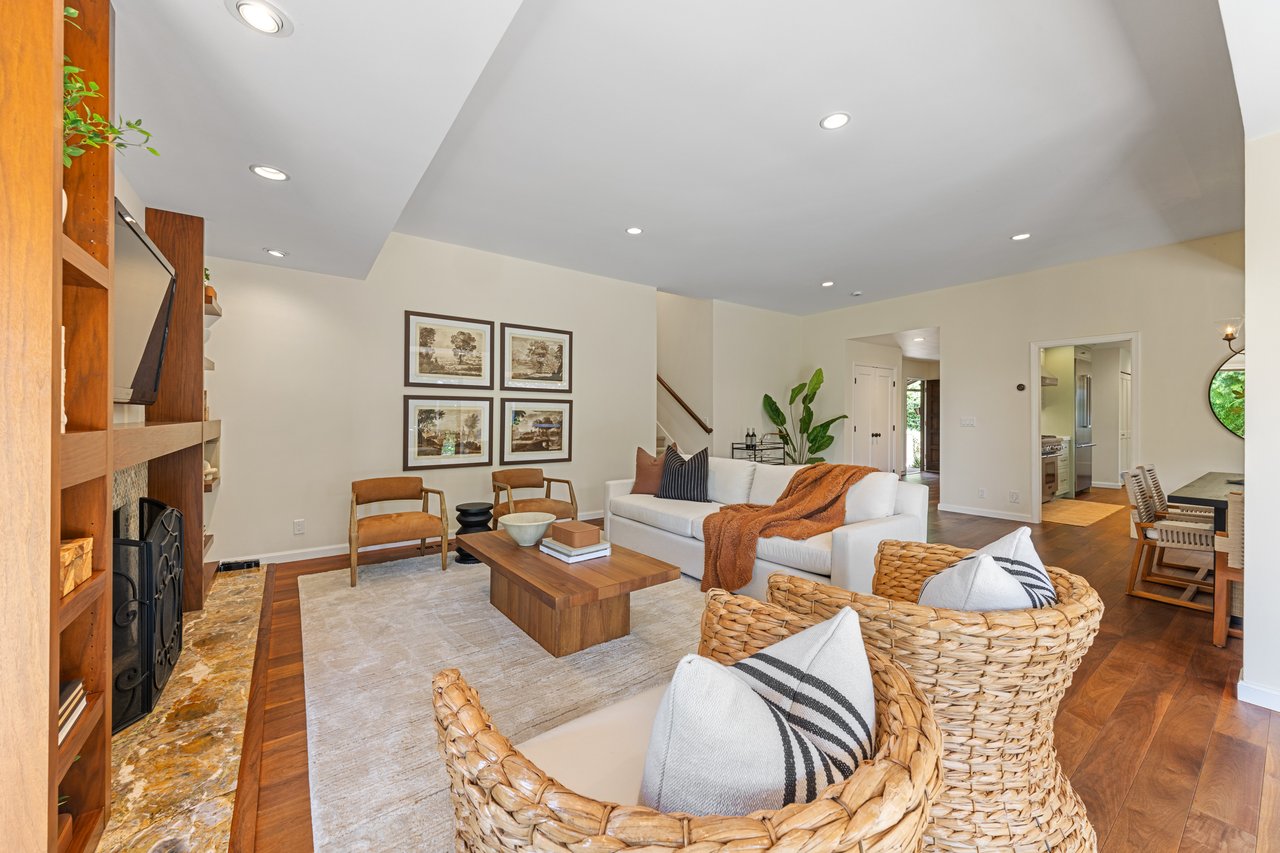 Inviting and Updated - Picturesque Grounds