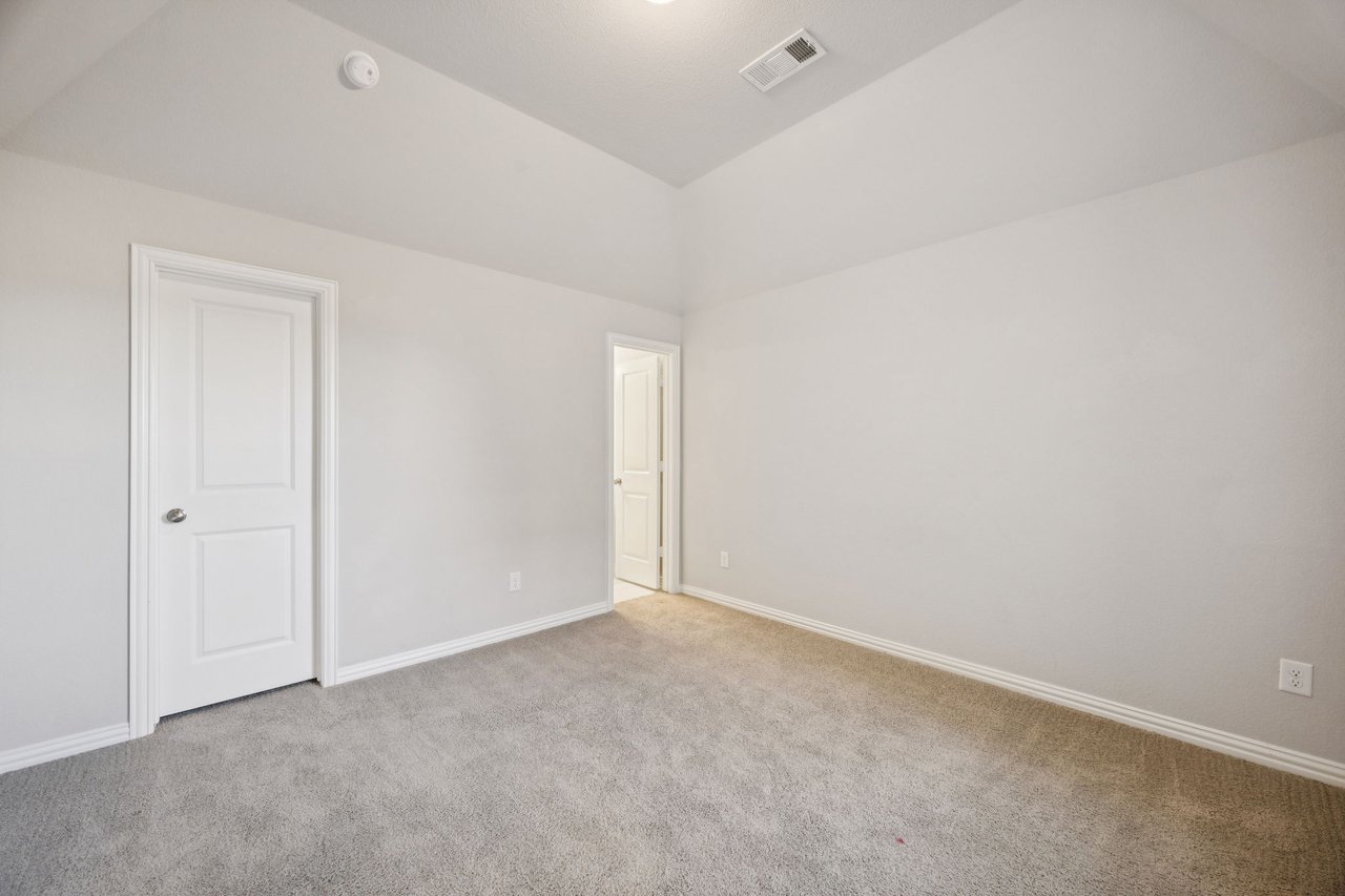 1001 Grassy Shore Ln