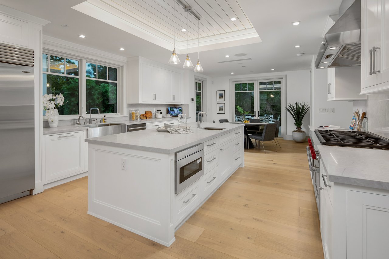 535 N Bundy Dr