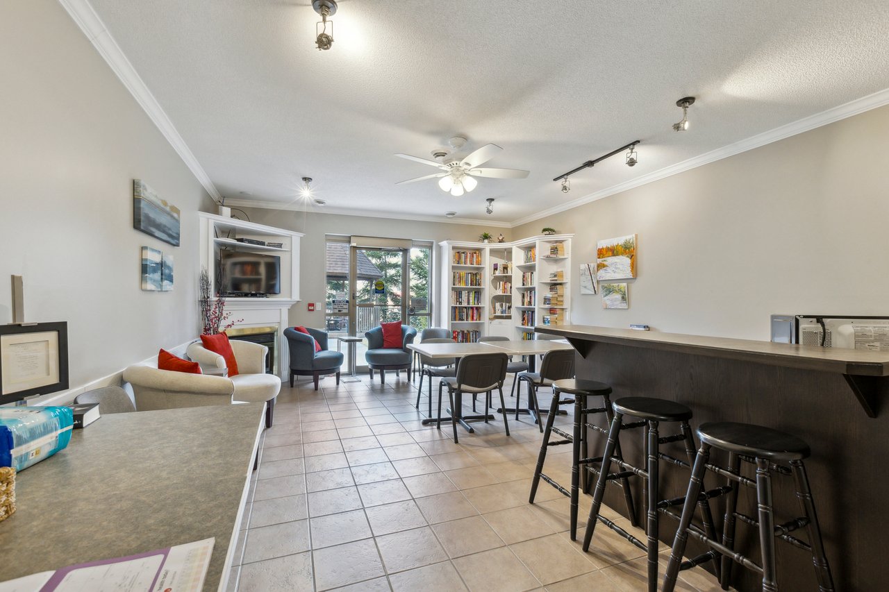 60 Wyndham Street S #909