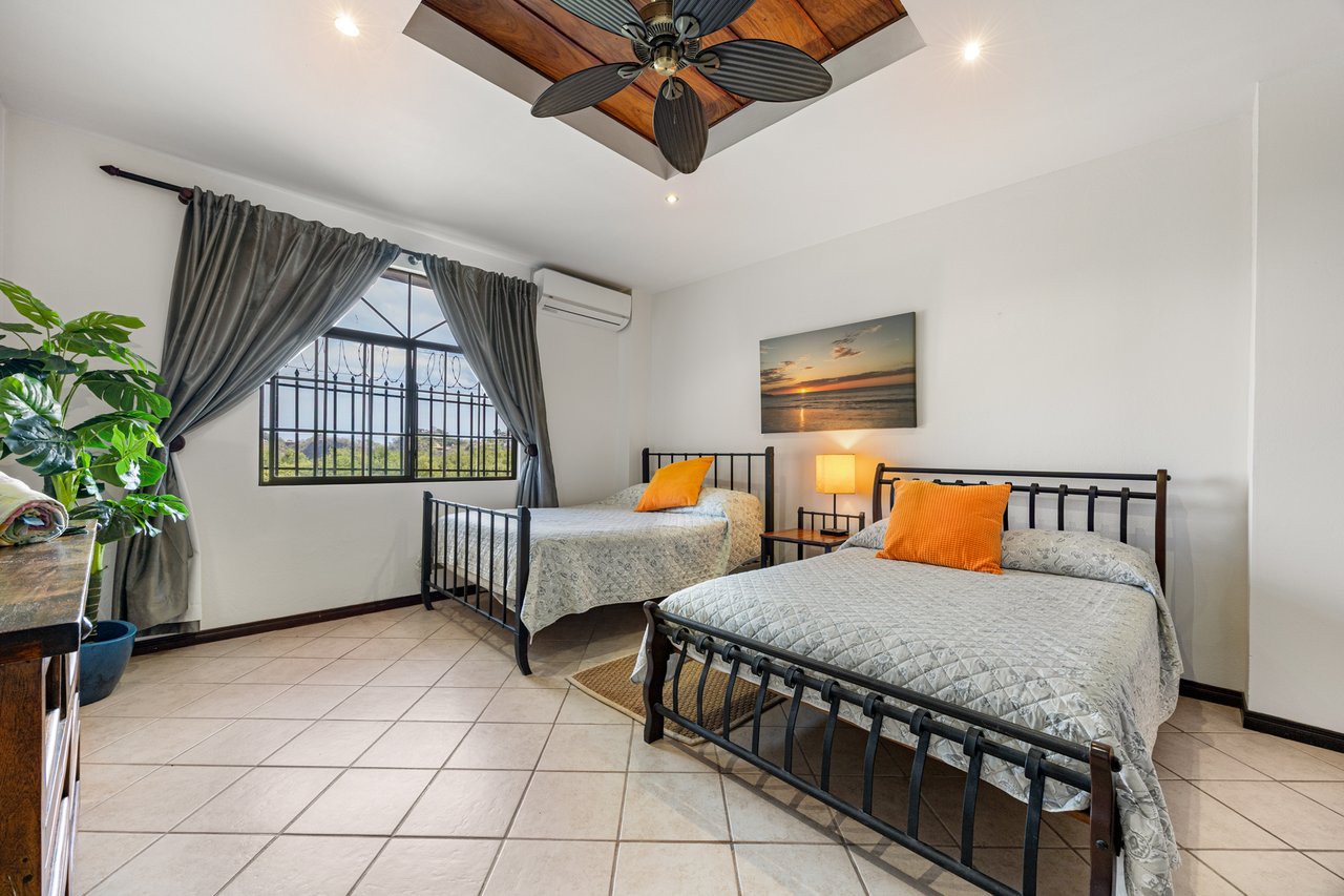 Casa Mimosa | Versatile Luxury Retreat Just 3 Minutes from Flamingo Beach