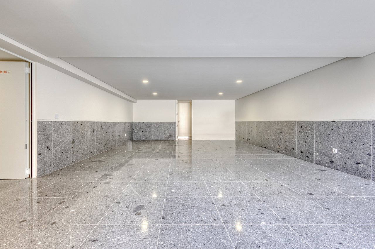 Contemporary 3-Bedroom Luxury Villa with Pool and Large Basement in Palmeira, Braga