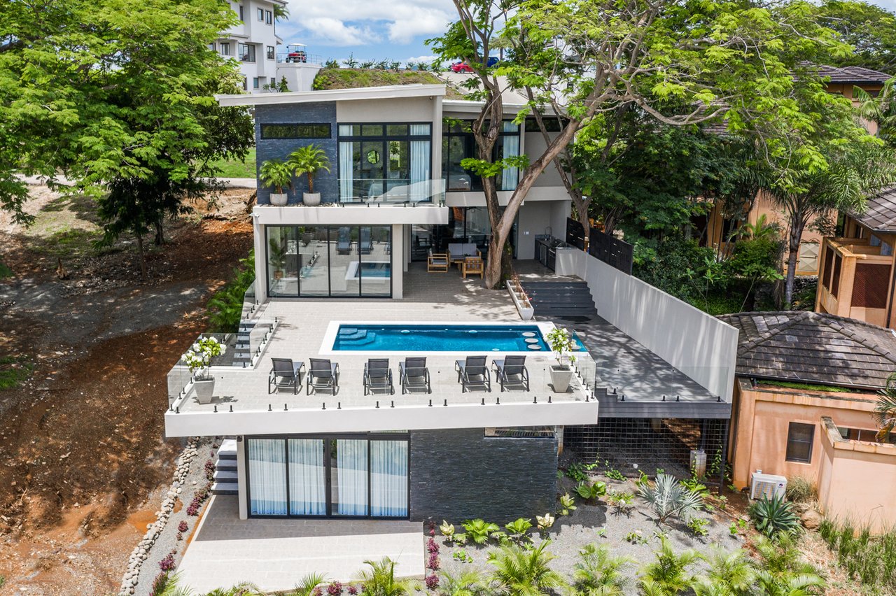 Casa Giving Tree | Modern 5-Bed Luxury Home with Beach Access in Tamarindo, Costa Rica