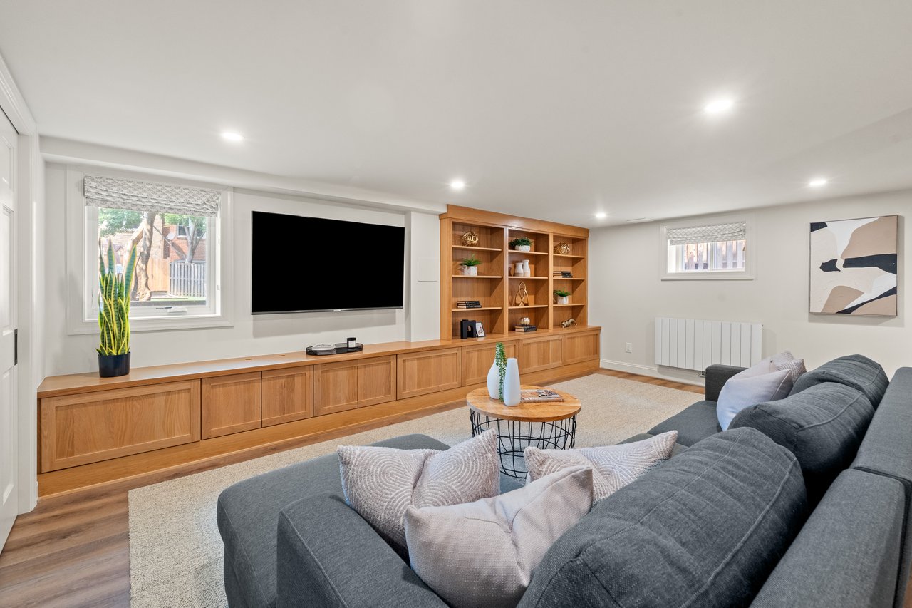 21 W Oak Street