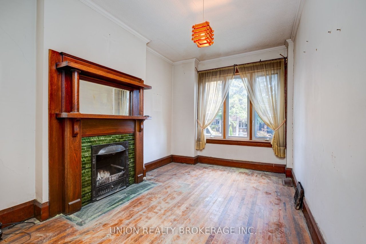 208 Gainsborough Rd