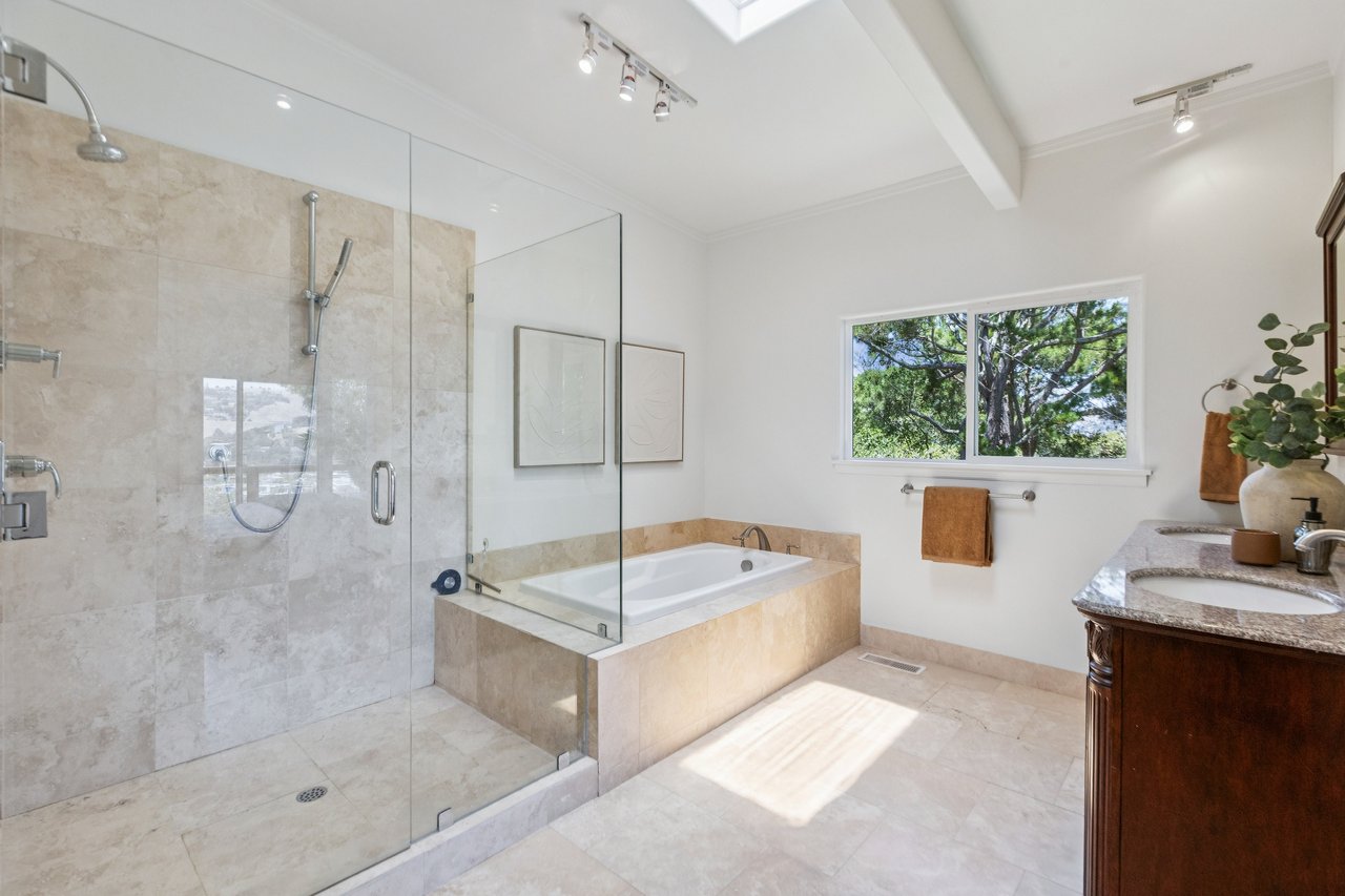 Desirable Location on Belvedere Island