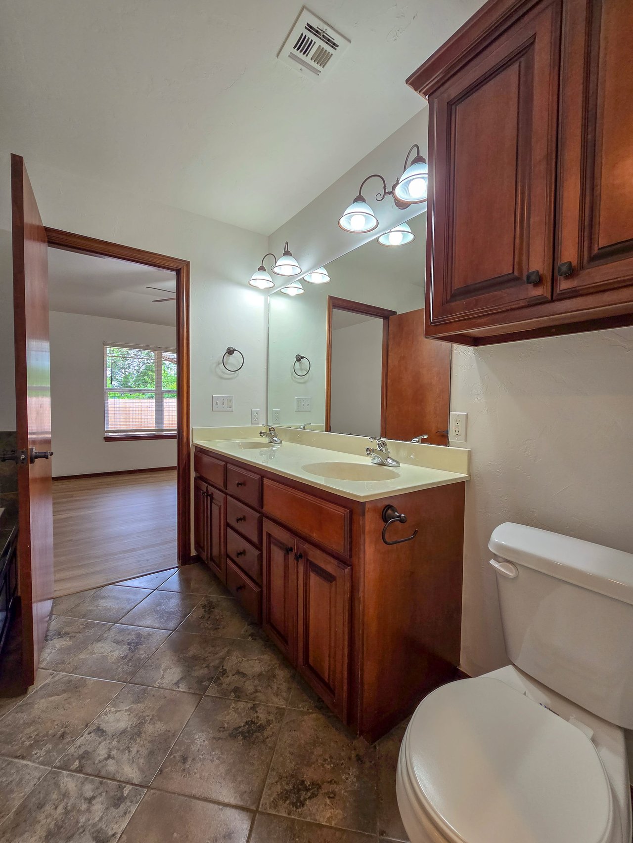 1211 Orchard Dr