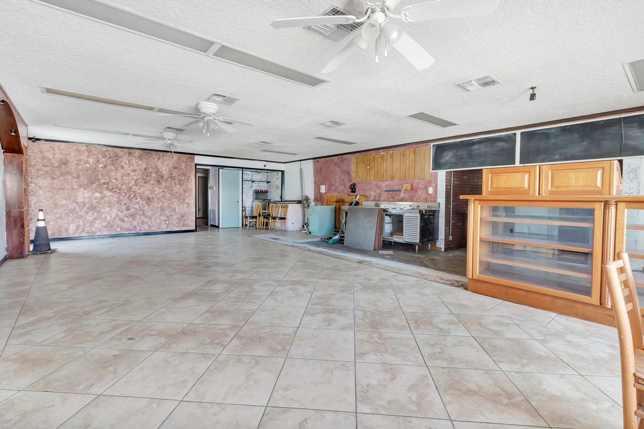 124 N Apopka Ave