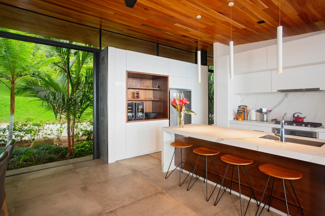 Casa Sanctuary ·  Luxury Jungle Villa · Whale Tail View