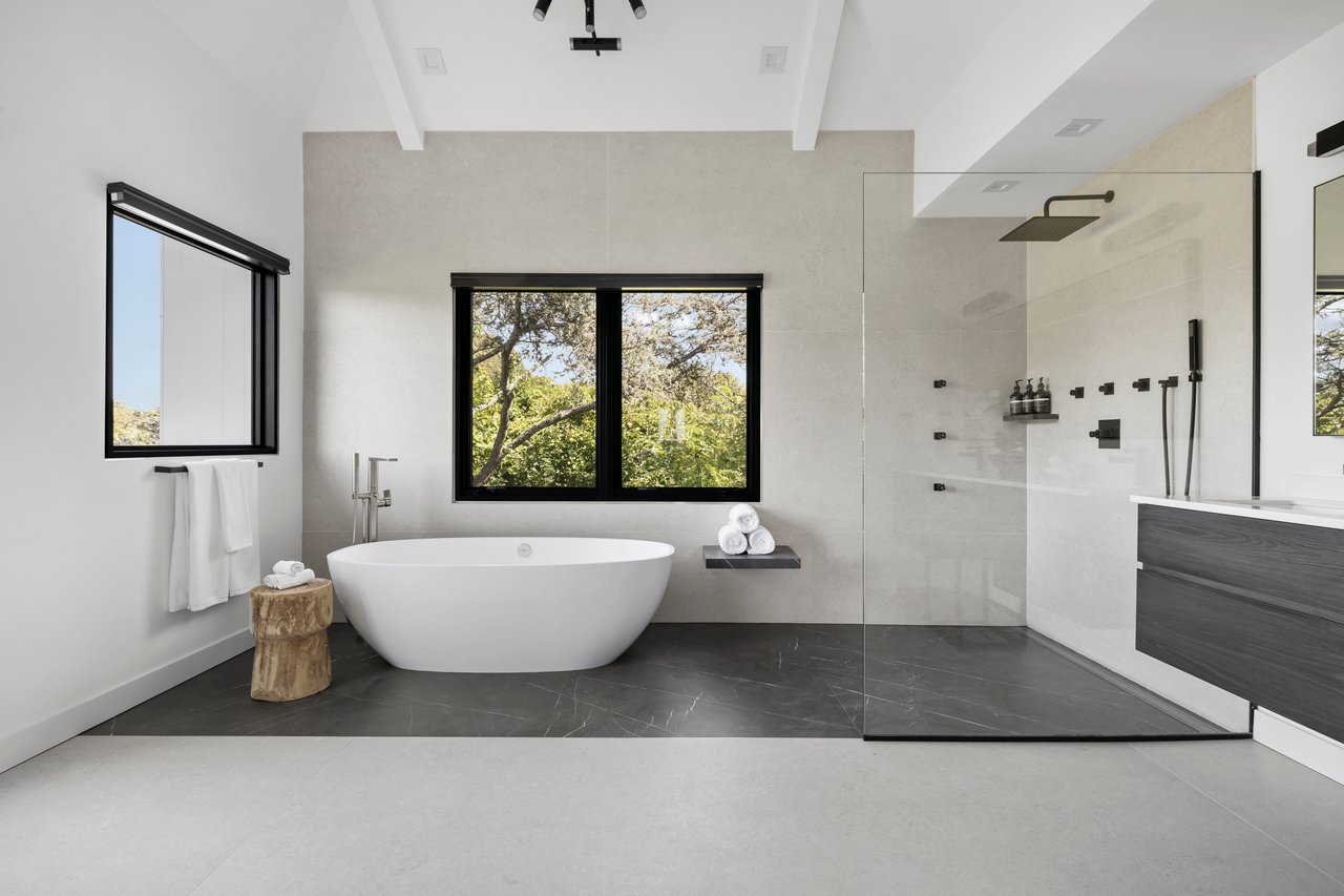 1076 Ocean Road, Bridgehampton