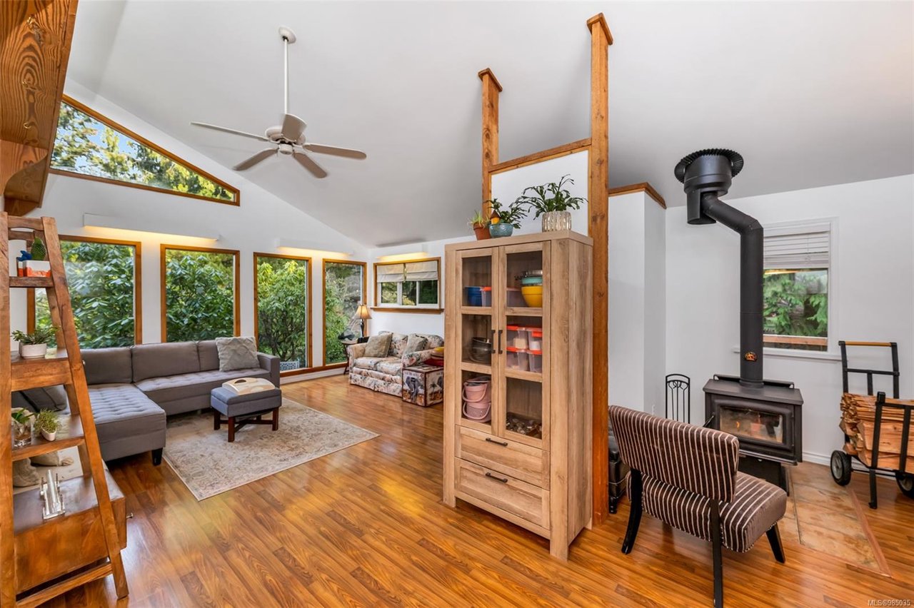 3398 Ridgeview Cres