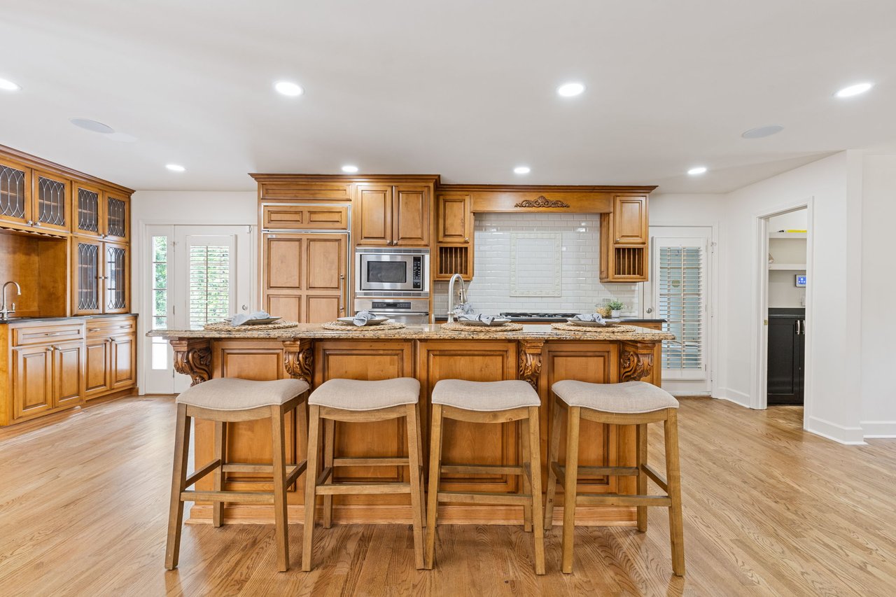 5650 Eden Roc Ln