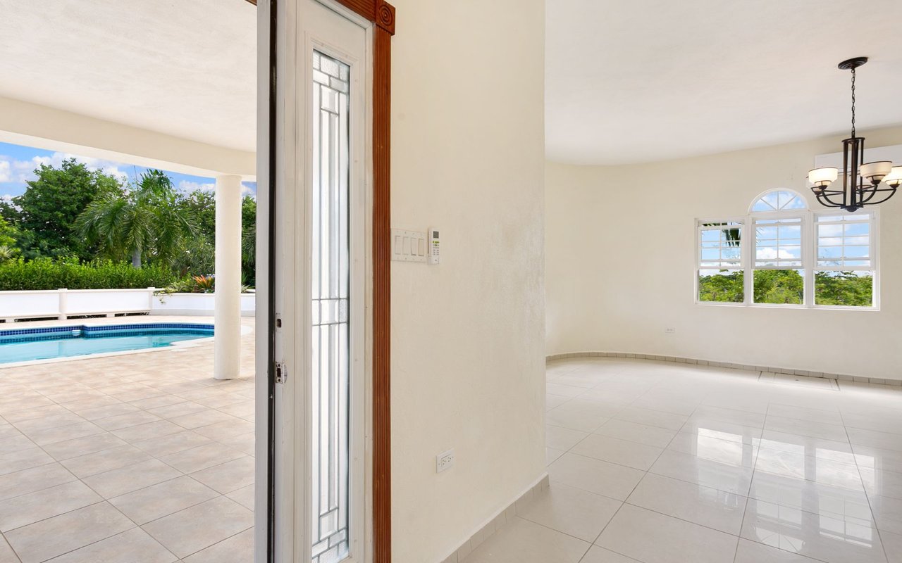 Resort Edge Villa / Les Sotto Voce