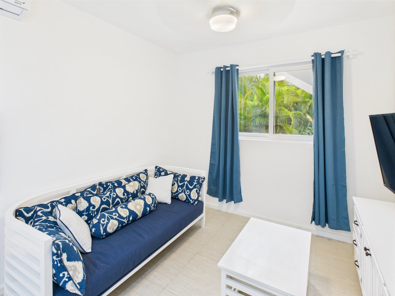 Condo 302, Diamond Apartments