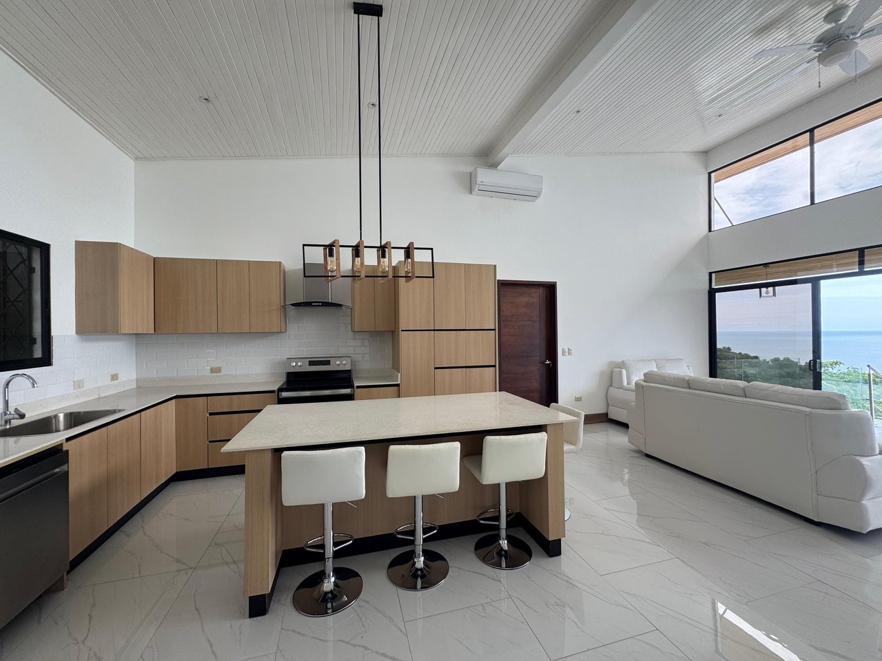 Modern Elegance Meets Incomparable Views, 3BDR&3Baths Home