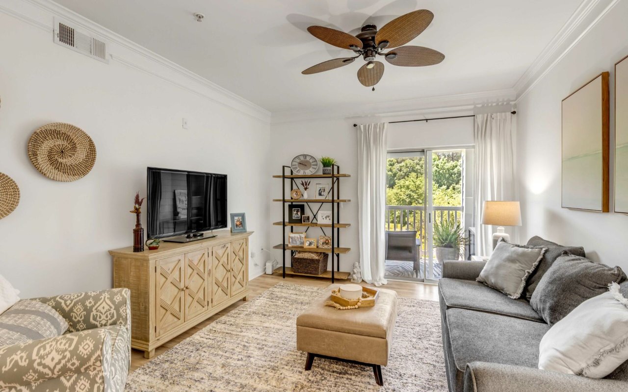 Top-Floor Condominium – 1300 Park West Boulevard Unit 810