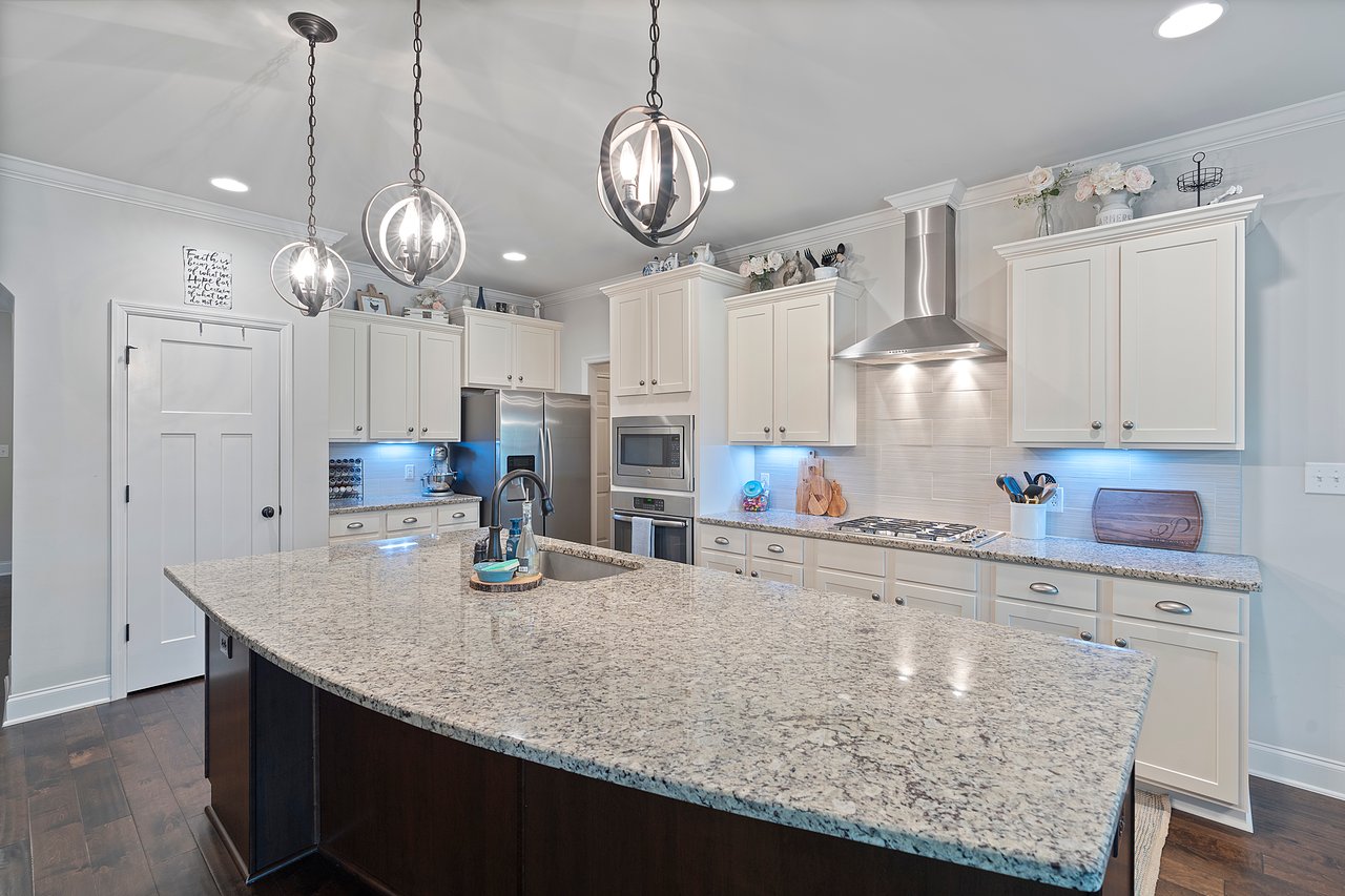 Luxury 4-Bedroom Home with Bonus Room & Gourmet Kitchen!